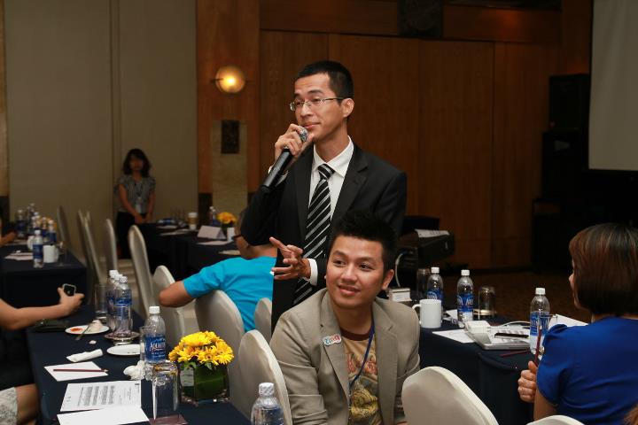 Hiếu Apo trả lời câu hỏi tại hội thảo MXH Social Network The Open Flastform Hiếu Apo trả lời câu hỏi tại hội thảo MXH Social Network The Open Flastform