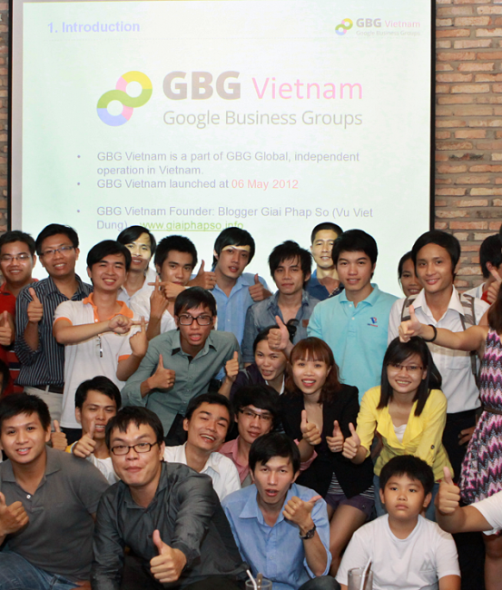 Cộng đồng GBG Vietnam chụp ảnh lưu niệm cùng với các chuyên gia đến từ Google